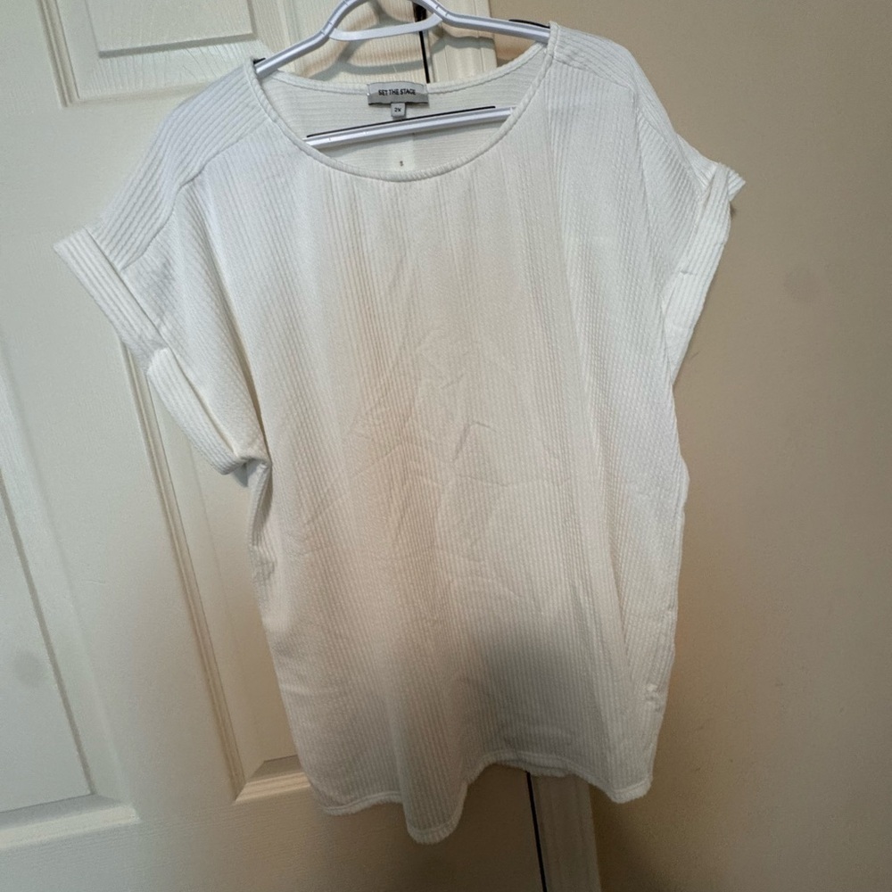 Chic White Short Sleeve Tee - Picture 3 of 5